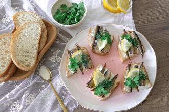 Sumuštiniai su šprotais