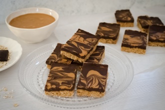 Batonėliai su riešutų sviestu