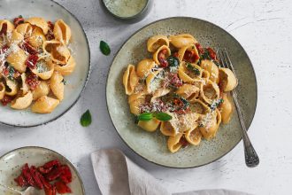 Makaronai su saulėje džiovintais pomidorais