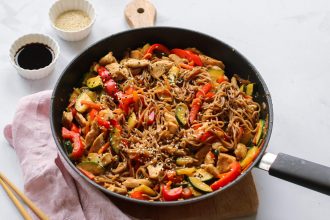 Wok makaronai su vištiena