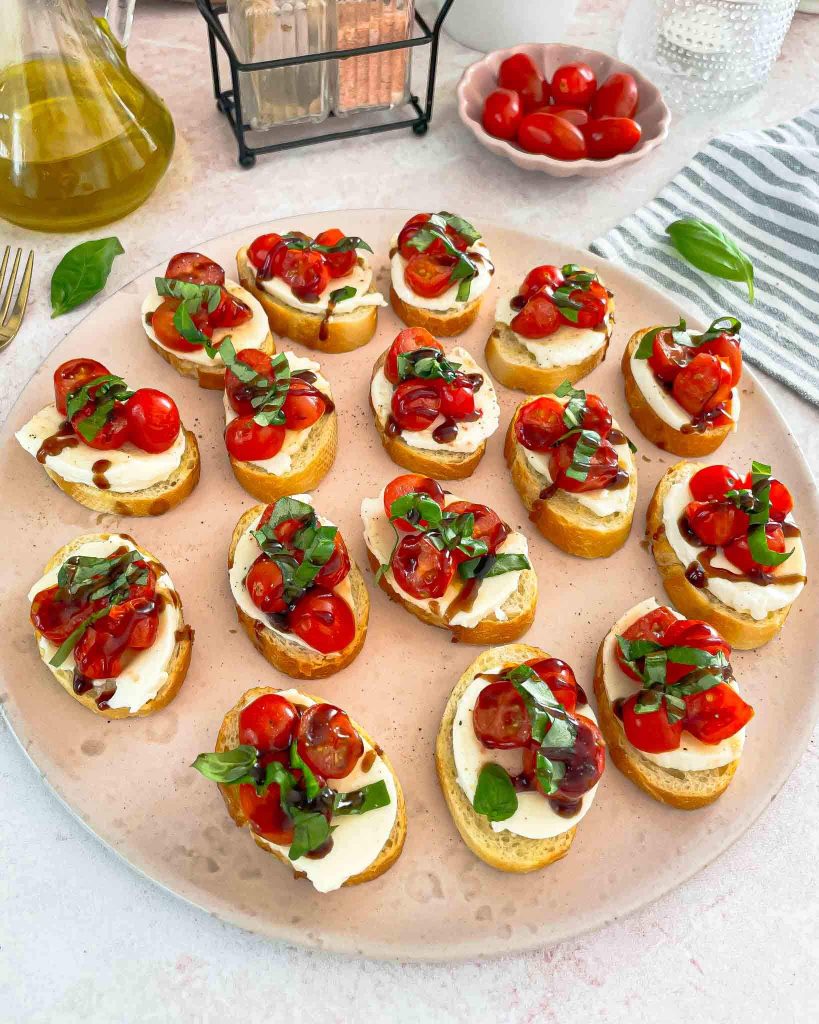 Brusketa su pomidorais ir mocarela