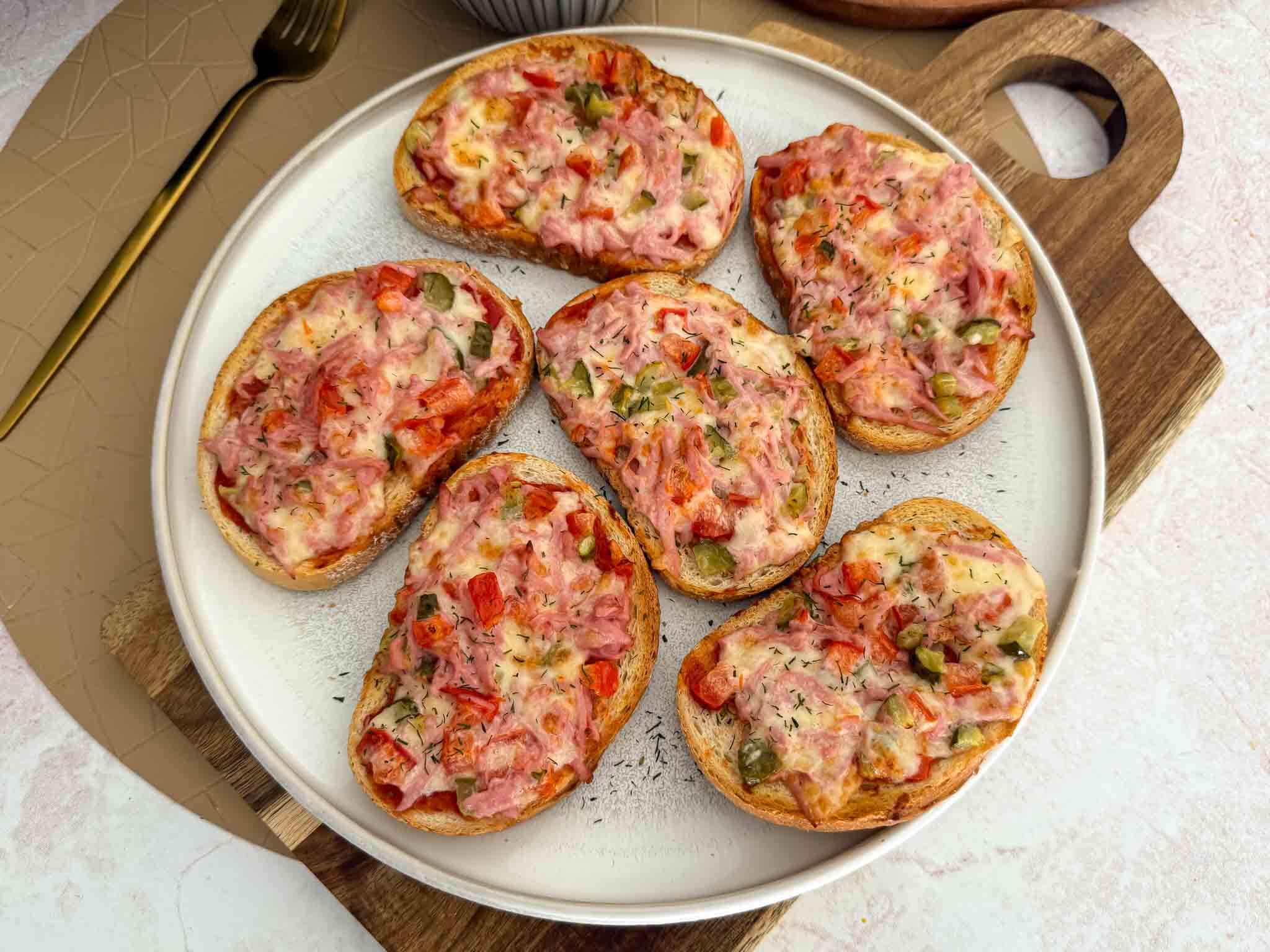 Karšti sumuštiniai orkaitėje su dešra