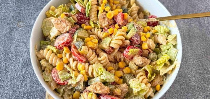 Makaronų salotos su vištiena